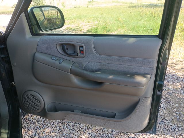 2002 s10 2wd (30).jpg